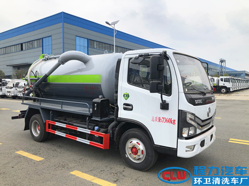 東風小多利卡5方吸污車