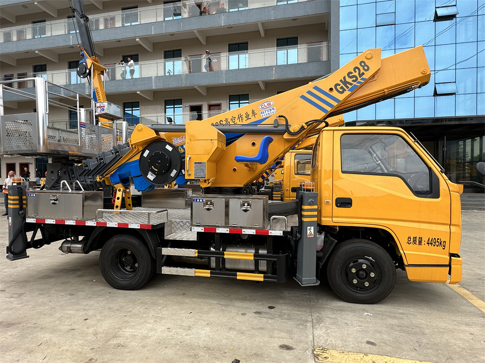 藍牌28米高空作業車圖片配置參數